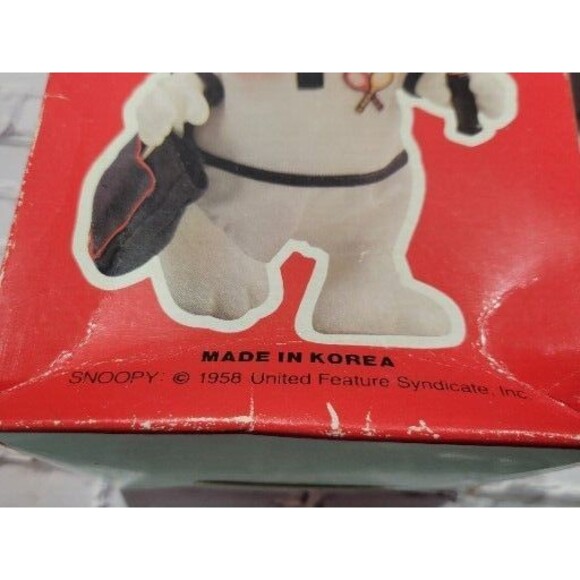 Vintage Snoopy Tennis Player Collector Doll 8 1/2" PVC and Accessories 1966 - Picture 14 of 16